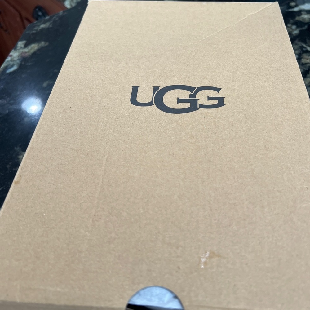 Women’s Ugg Shoes - nwot size 10